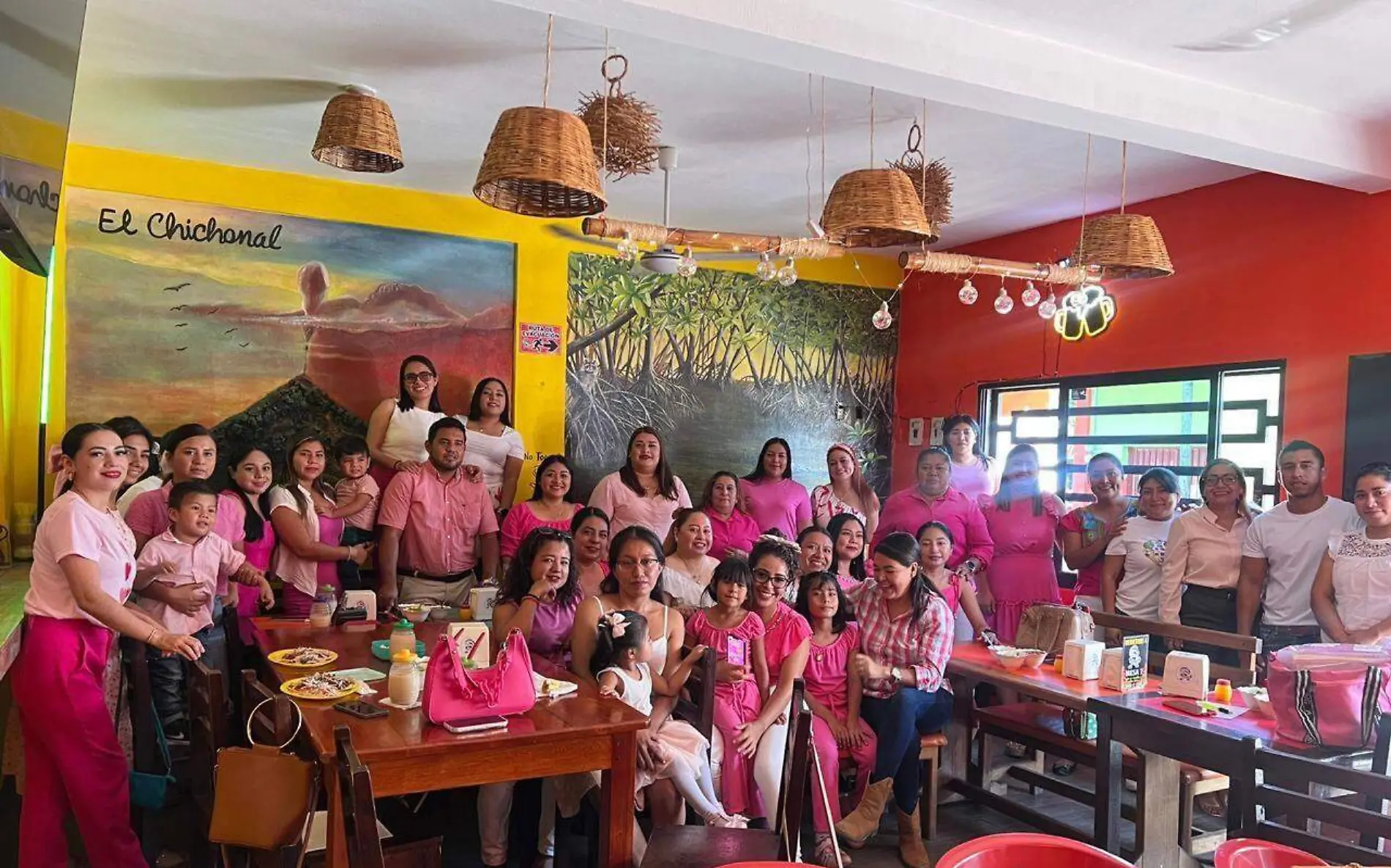 educadoras celebran San Valentín00001